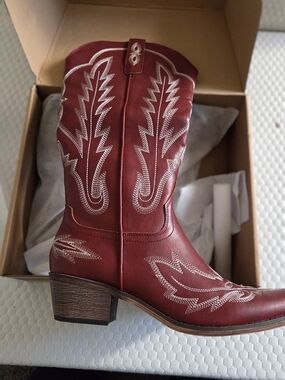Women's Red Western Cowgirl Boots with Embroidered Detail